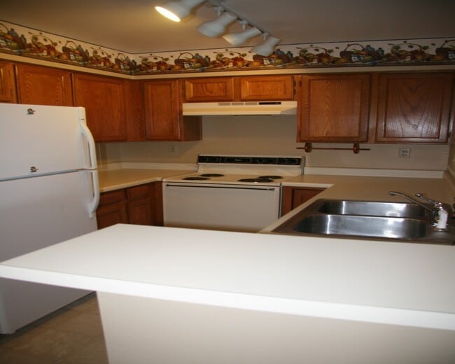 Foto del edificio - Charming 2 Bedroom Second Story Condo with easy access to everything!