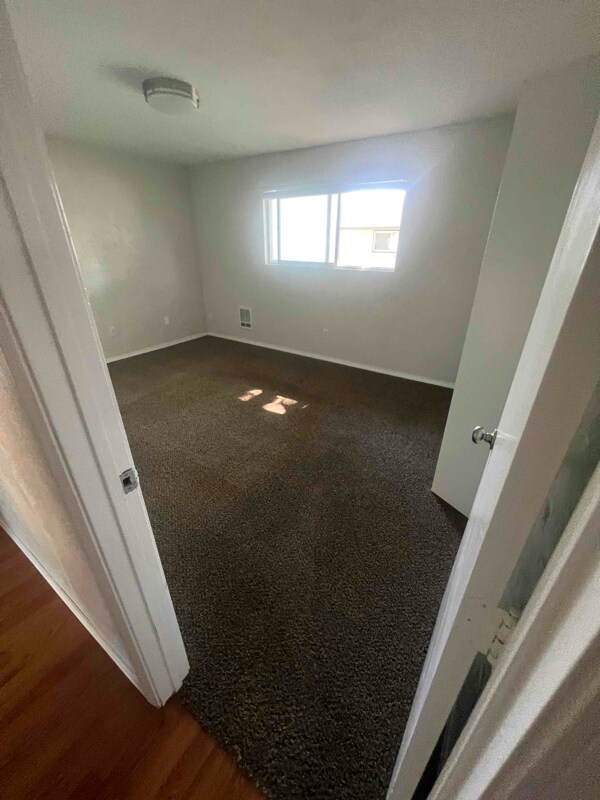 Building Photo - 618 Berkshire St