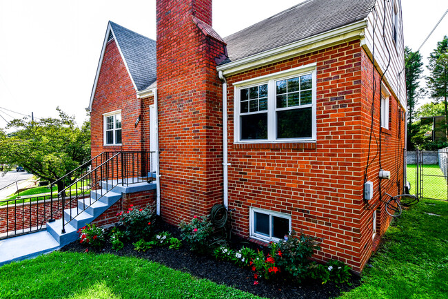 Foto del edificio - 2841 Brentwood Rd NE