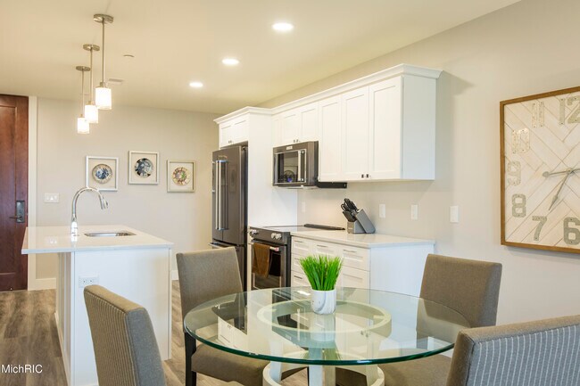 Foto del edificio - 800 Whitwam Dr