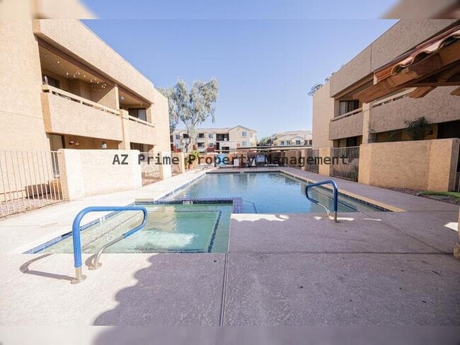 Photo - 1125 E Broadway Rd House