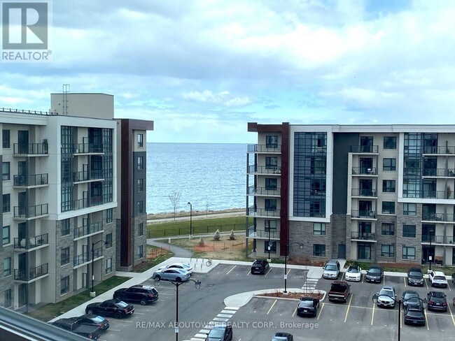 Building Photo - 125 Shoreview Pl