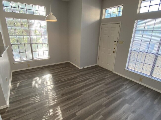Building Photo - 2811 Rio Grande St
