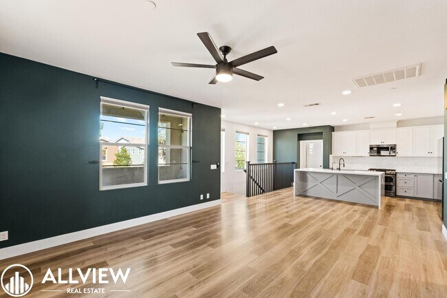 Foto del edificio - Turnkey 2 Bedroom, 2.5 Bath End Unit Townhome Available NOW in Rancho Mission Viejo!