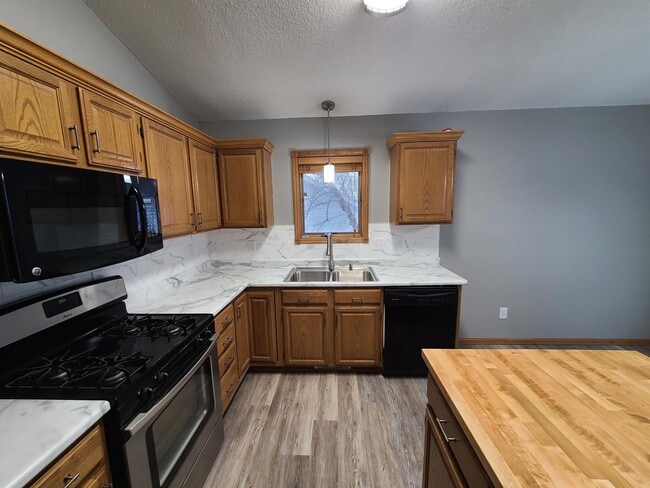 Foto del edificio - 2932 Northern Slopes Ln NE