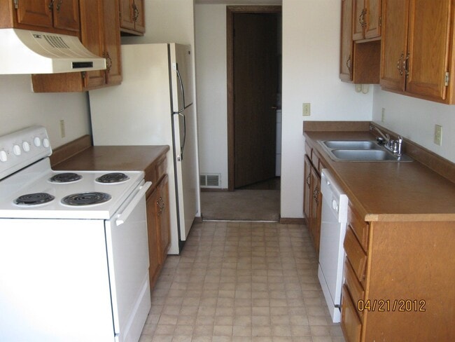 Building Photo - 17600 E Loyola Dr