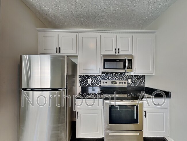 Building Photo - 9724 Brookshire Dr