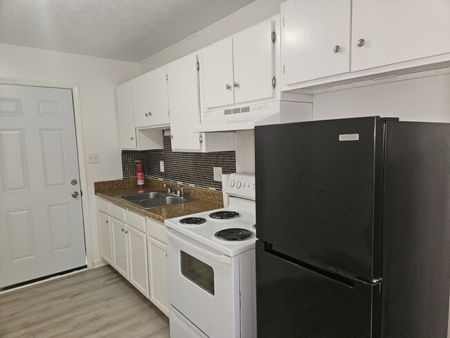 Foto del edificio - 6427 Starbrook Dr