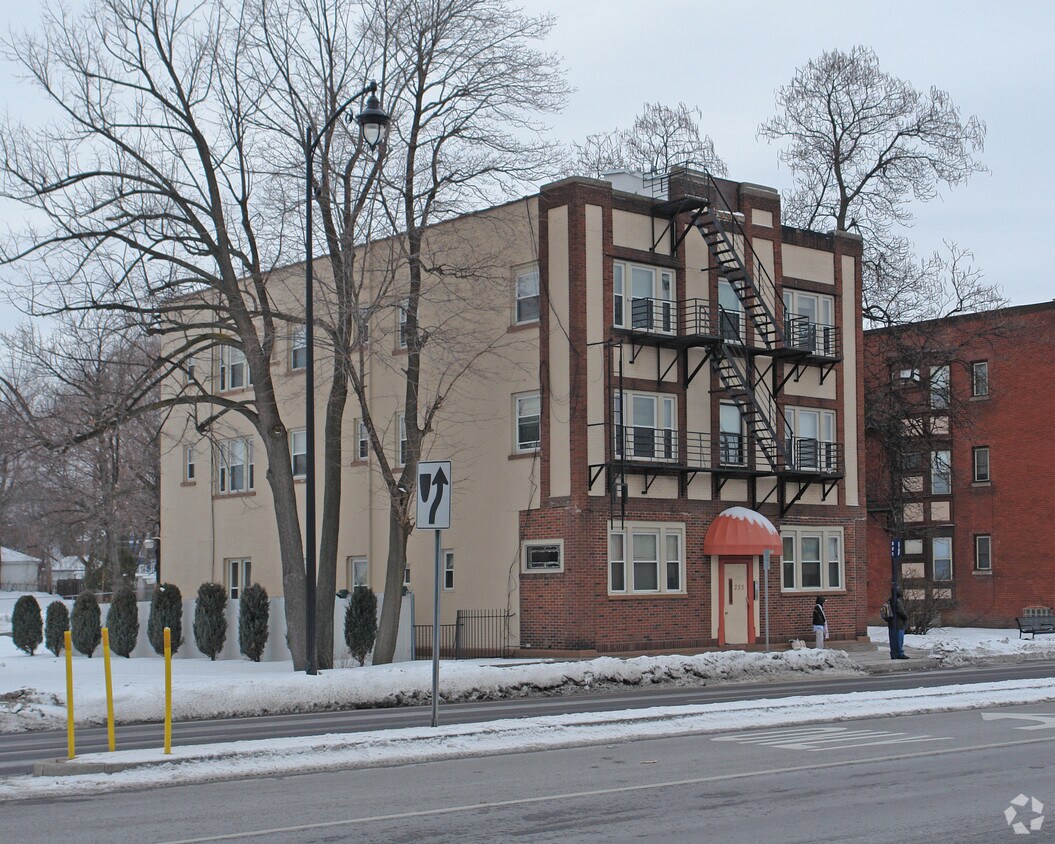 Primary Photo - 755 Lake Ave