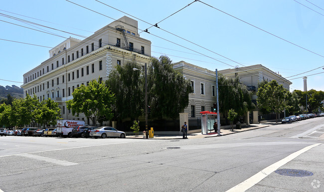 Foto del edificio - Mercy Family Plaza