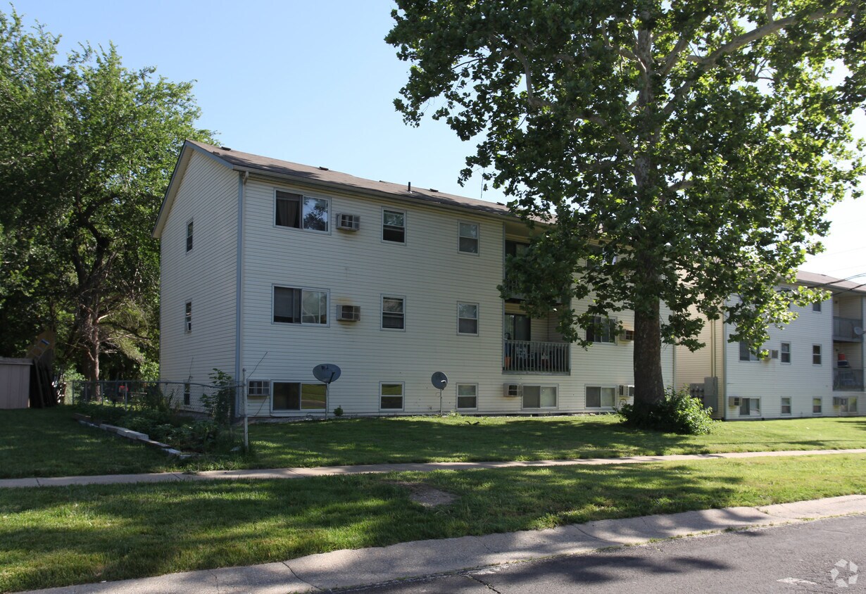 Poplar Place Apartments Olathe, KS