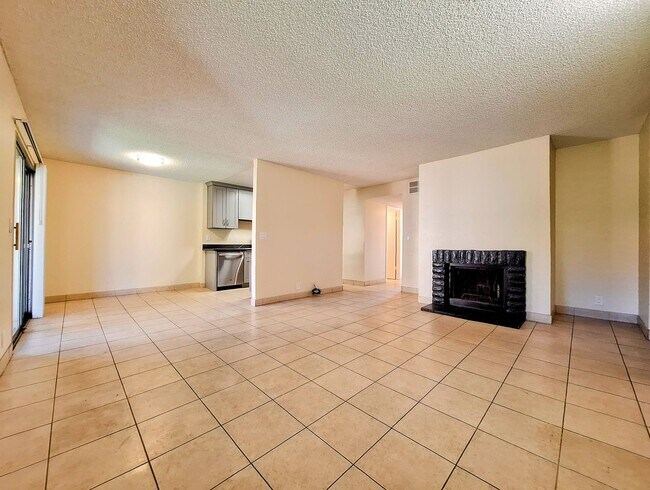 Building Photo - Beautifully Remodeled Second Floor Condo A...