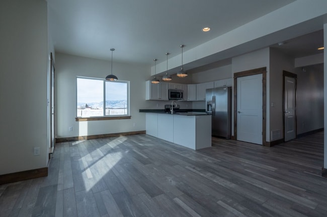 Building Photo - Modern 3-Bedroom Townhome in the Heart of ...