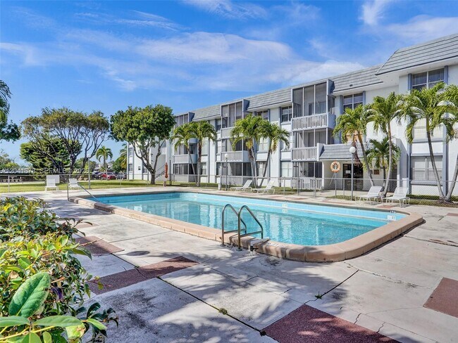 Foto del edificio - 6705 NW 169th St