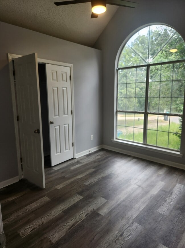 Main level bedroom 2 - 922 Sweetwater Way