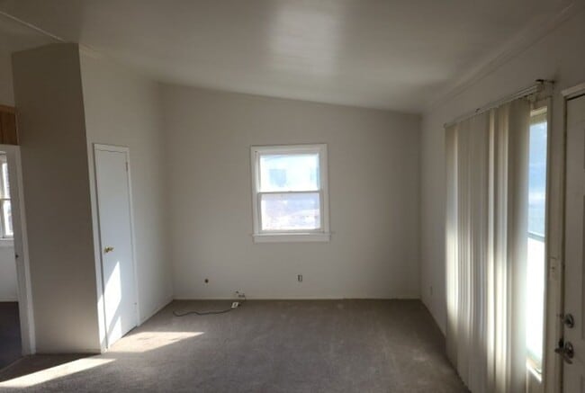 Building Photo - LIMITED TIME**NO APPLICATION FEE**1/2 OFF DEPOSIT**