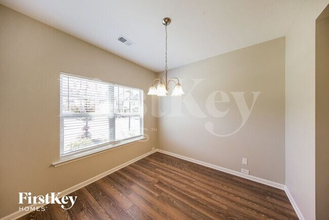 Foto del edificio - 1376 Kensington Blvd
