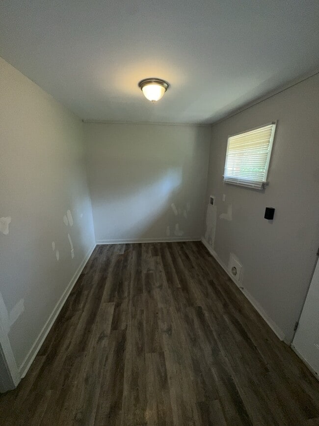Building Photo - 5558 Queen Mary Ln