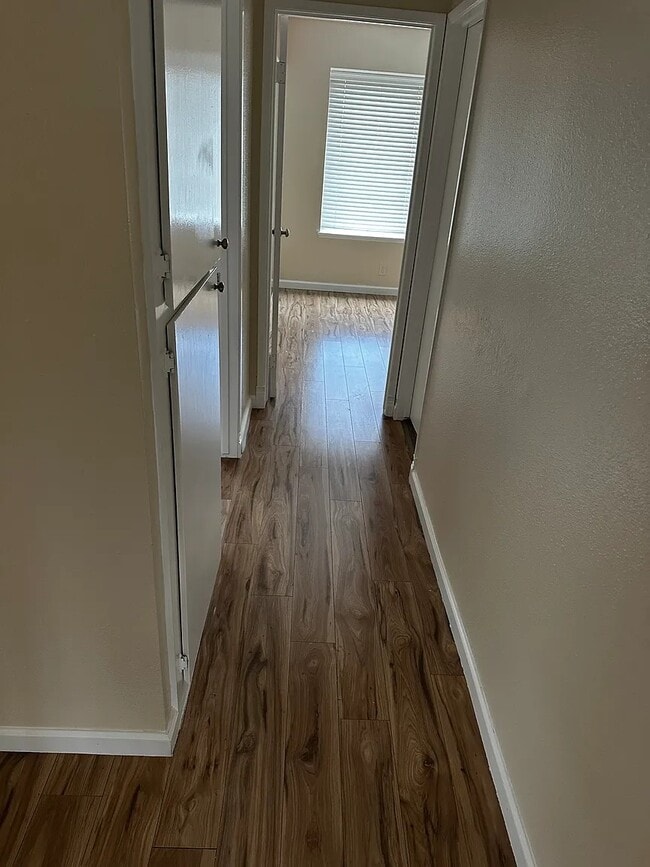 Building Photo - 3740 Kenton Ct