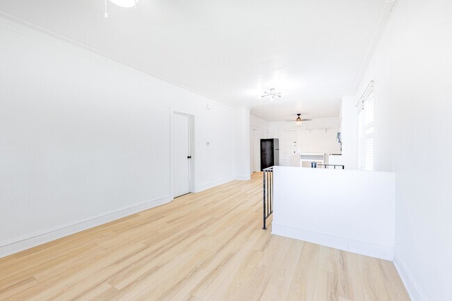 Foto del edificio - 6461 N Newark Ave