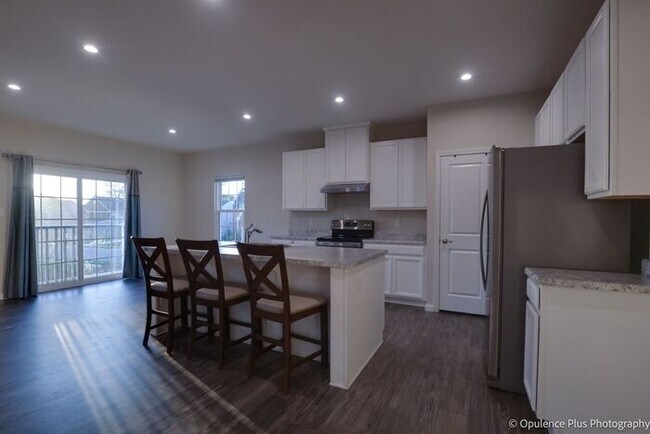 Building Photo - Gorgeous 3 Bed 3.5 Bath Fairborn Home!