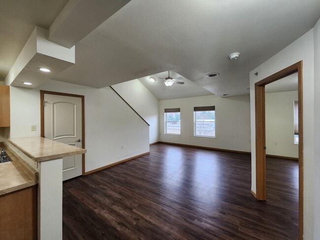 Building Photo - MCCOMB PLACE APARTMENTS