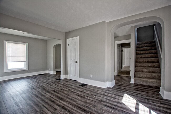 Foto del edificio - 820 E 4th St