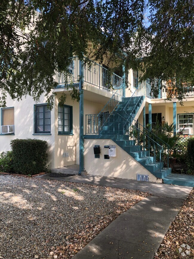 Woodbury Apartments for Rent with Utilities Included Glendale, CA 3