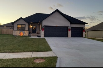 Building Photo - 1469 N Lyon Ave