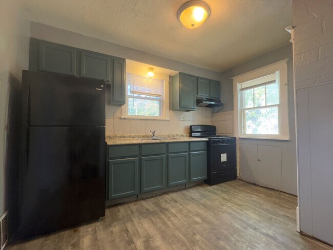 Foto del edificio - Charming 2-bedroom, 1-bath home featuring ...