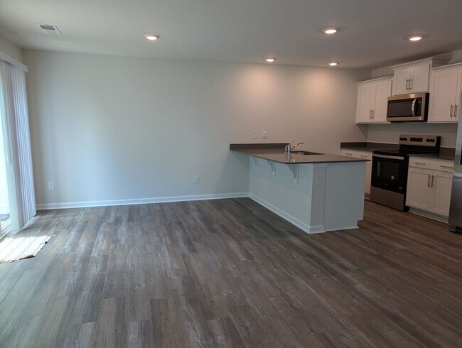 Foto del edificio - Beautiful 4 Bedroom, 2.5 Bathroom Townhome in Mallard Creek!