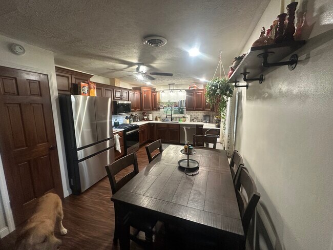 Foto del edificio - 397 W 4th St