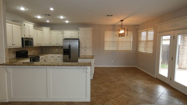 Building Photo - 3611 NE Fieldcrest
