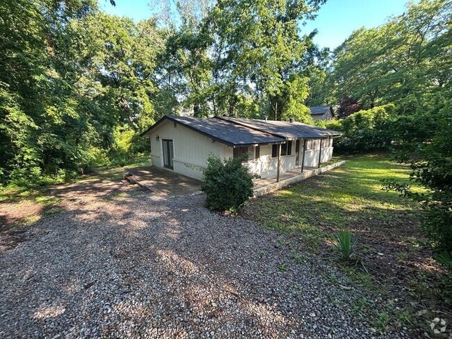 Building Photo - 217 Hilltop Rd