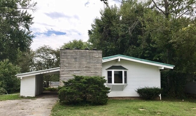 Building Photo - 3 Bedroom Avail August for 2026;  Monthly ...