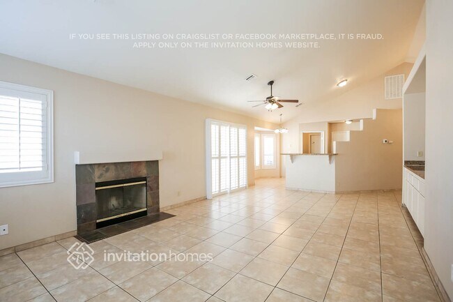 Foto del edificio - 2116 Running River Rd