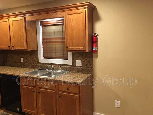 Building Photo - 905 Moonlite Dr