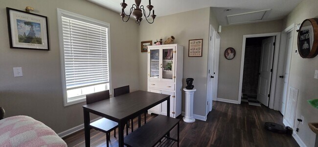 Foto del edificio - 48 Stroud Dr