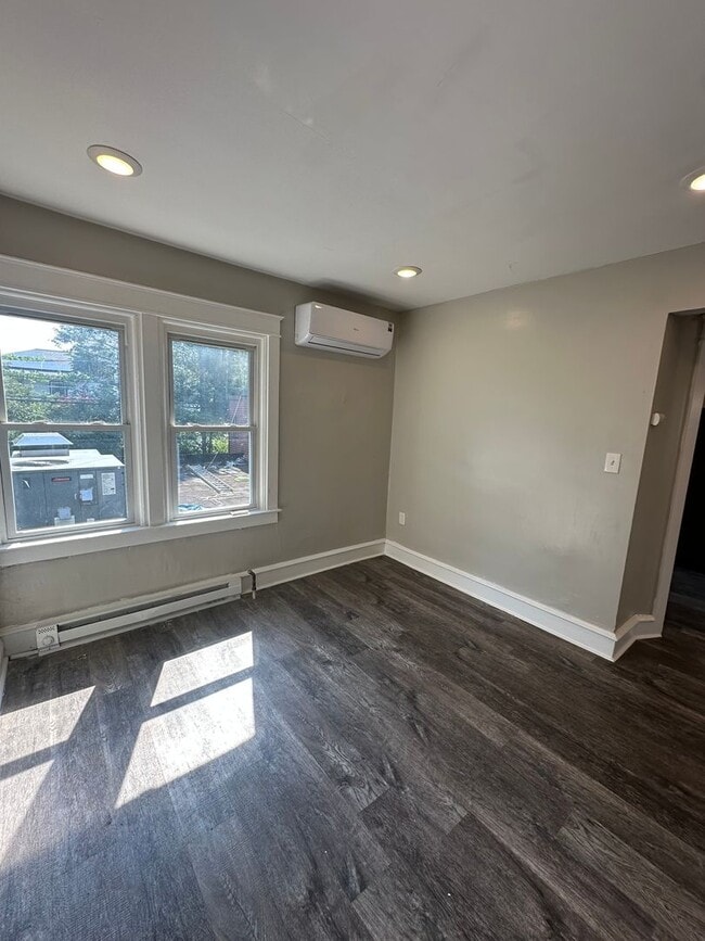 Building Photo - 2527 Edgmont Ave