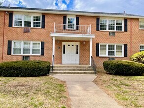 Building Photo - 5 Grandview Dr