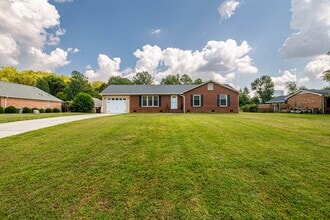 Building Photo - 114 Cottonwood Dr