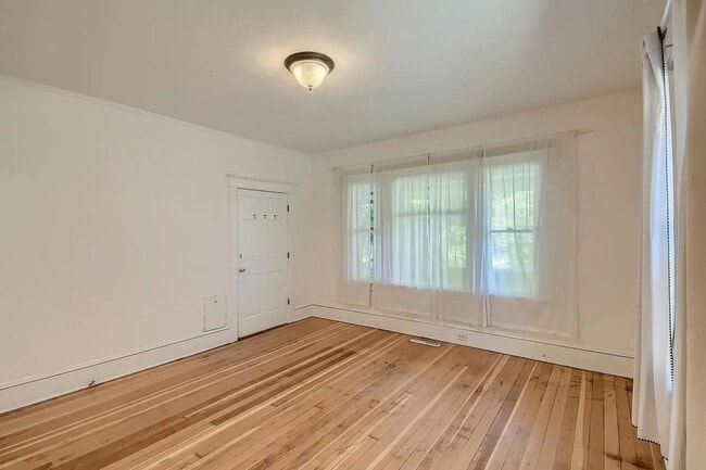 Building Photo - RUF02