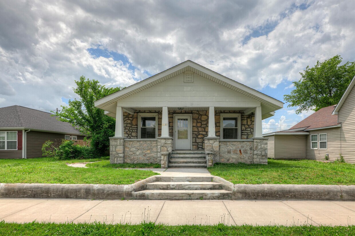 Primary Photo - 2218 S Harlem Ave
