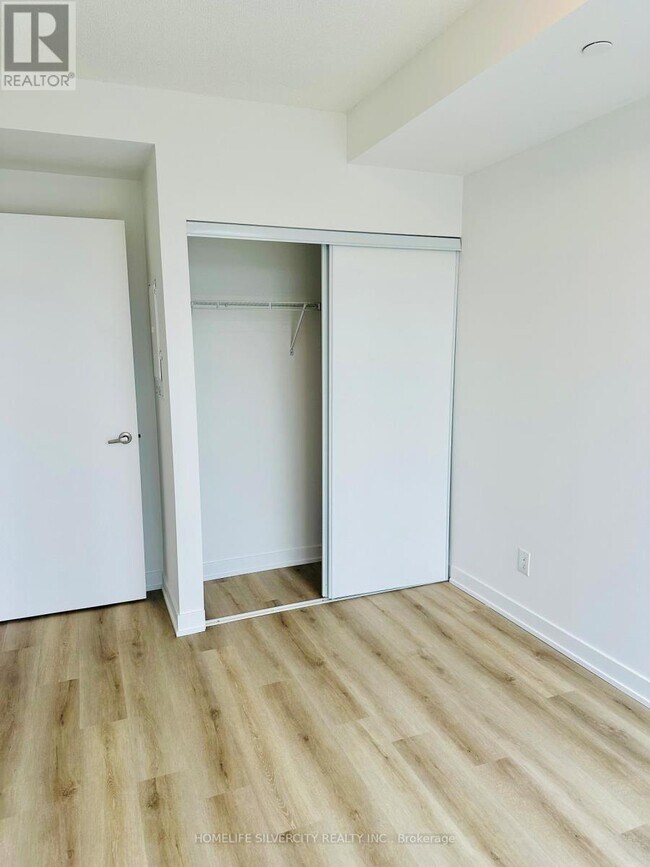 Photo du bâtiment - 1117 Cooke Blvd.
