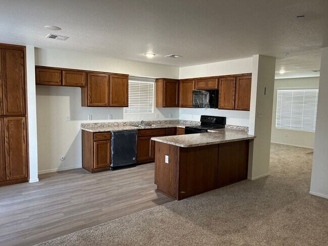 Foto del edificio - 4468 S Cholla Wy