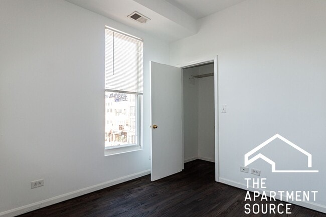 Photo - 3328 N Clark St Apartment