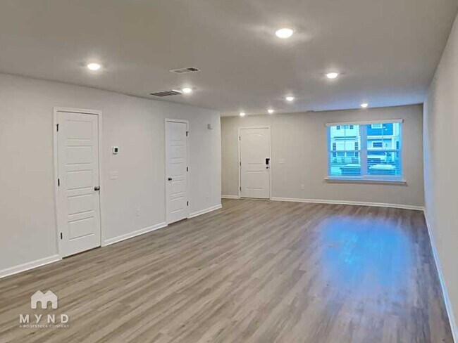 Building Photo - 15 Cardinal Ct