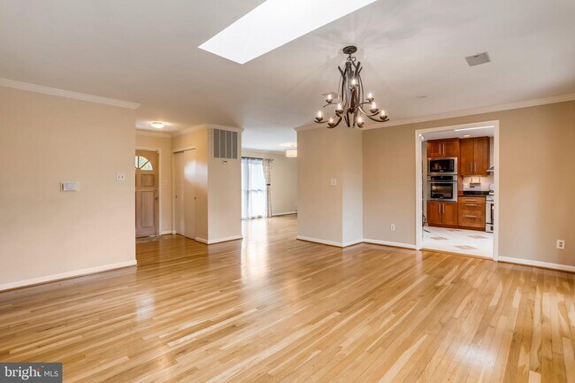 Foto del edificio - 18004 Muncaster Rd