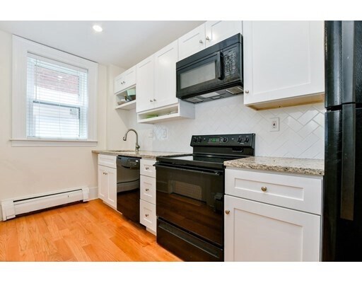 Building Photo - 128 Hemenway St