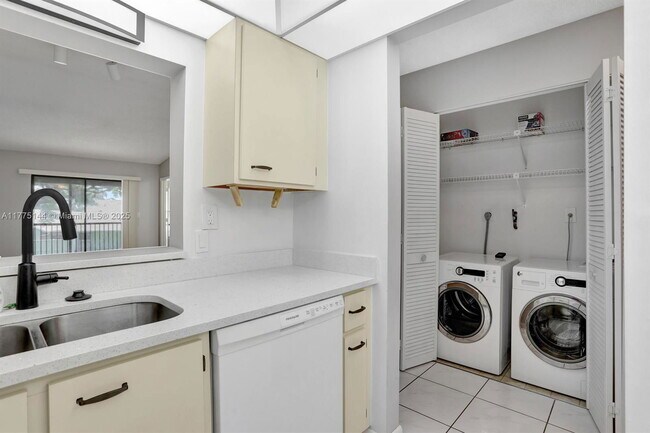 Foto del edificio - 9413 Boca Cove Cir